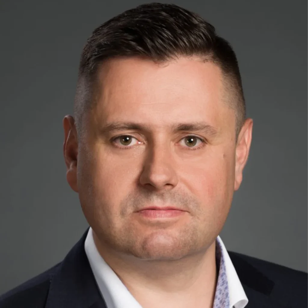 zdjęcie przedstawia rzecznika prasowego Uczelni Łukaszewski Dominika Krawczyka